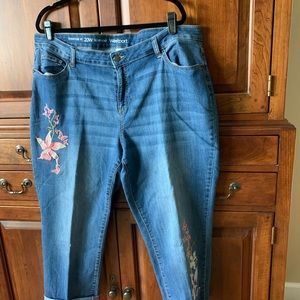 Embroidered Boyfriend jeans